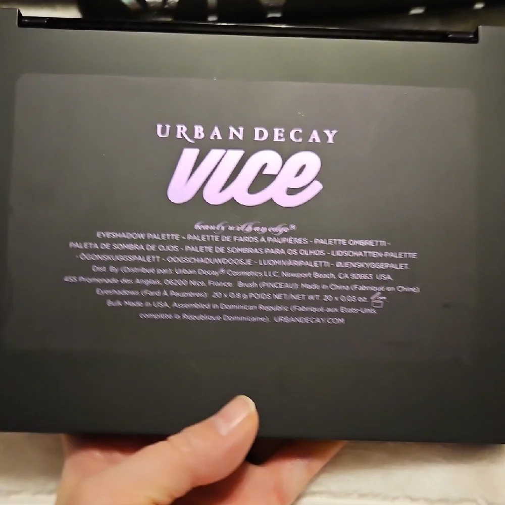 Urban Decay Vice Eyeshadow Palette - Purple and Black - Picture 7 of 9